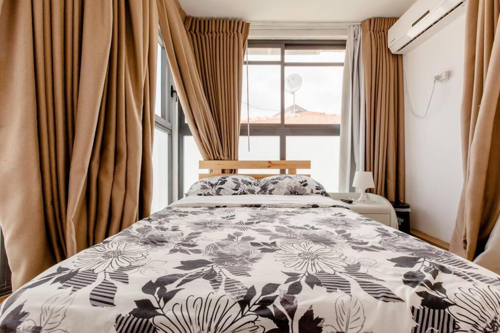 Charming Unit With Pool And Great Amenities Leilighet Rishon LeZion Eksteriør bilde